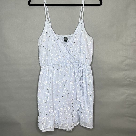 Wild Fable Light Blue Romper with Cute Flower Embroidery, Size M - Picture 1 of 1